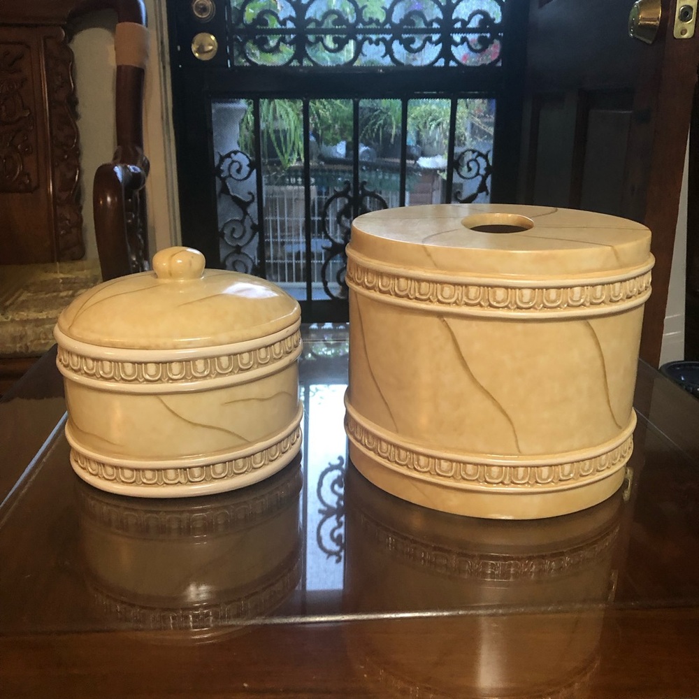 Elegant Cream Kleenex and toilet paper dishes  Set